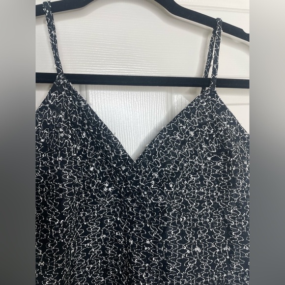 Anxiety Cafe vintage y2K back and white textured v-neck cropped tank top | L - Picture 4 of 10